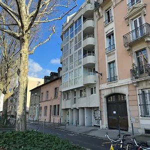 Le 44 - La Gare A Vos Pieds, Sejour D'affaires Ou Decouverte Urbaine Grenoble